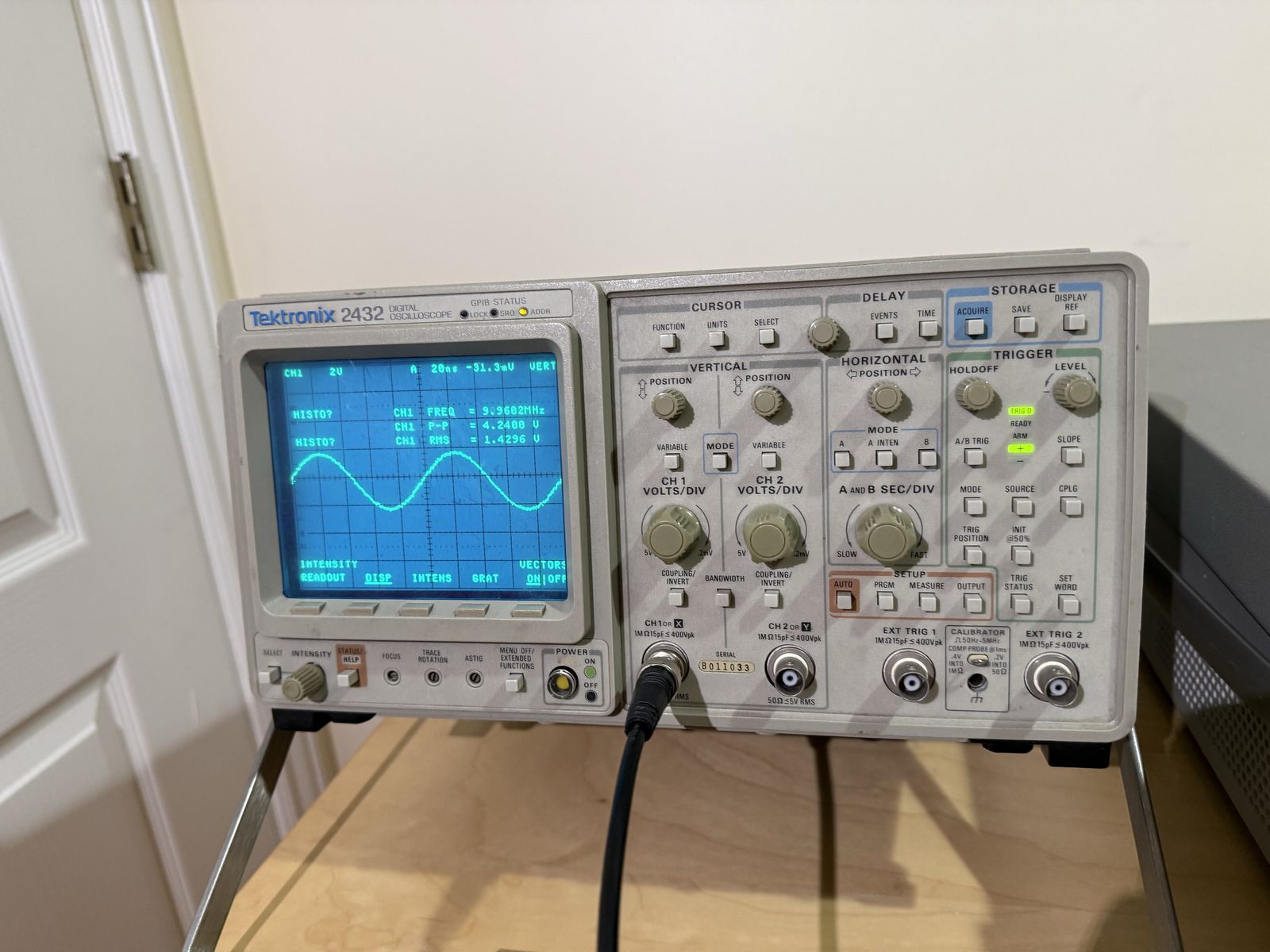 Tektronix 2432 300 MHz, 100 MS/s 2-ch digital storage oscilloscope