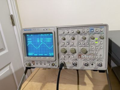 Tektronix 2432 300 MHz, 100 MS/s 2-ch digital storage oscilloscope