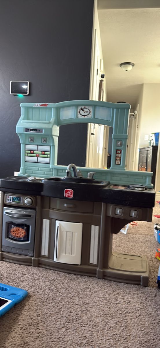 Toy kitchen