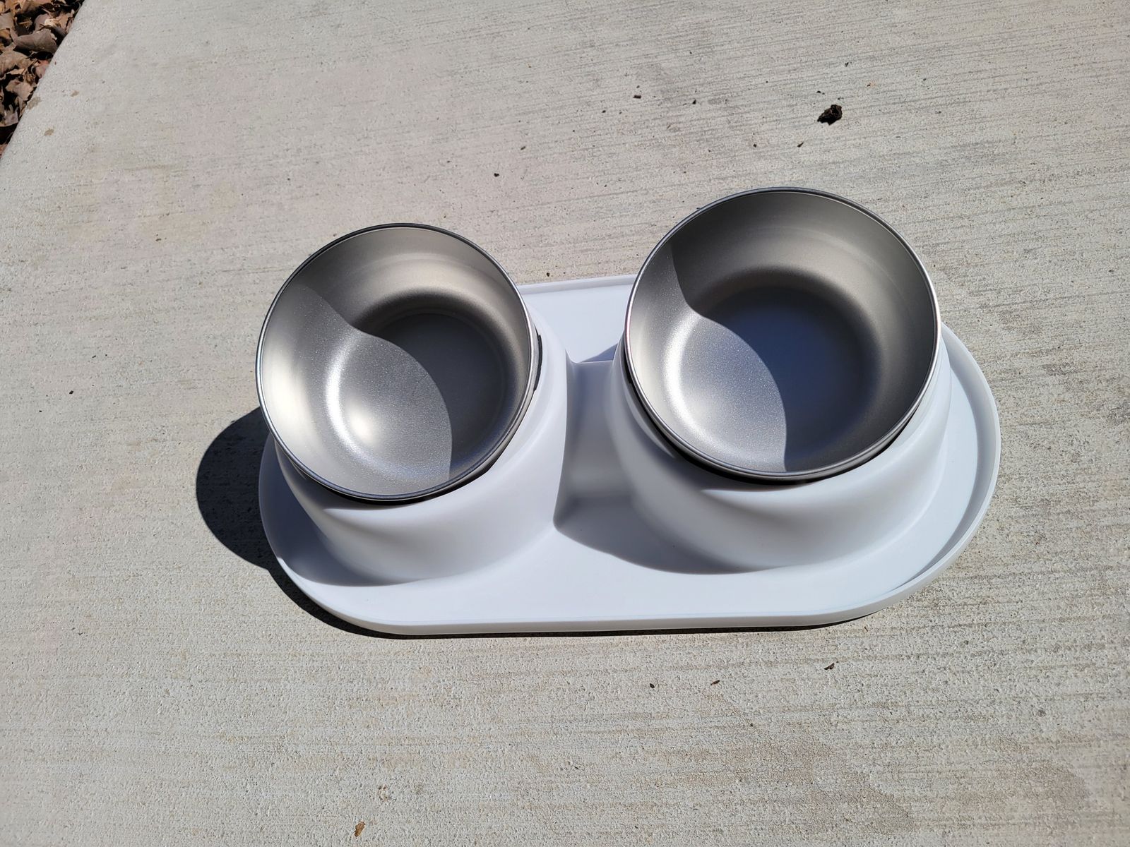 Double Tilted Dog & Cat Bowl Set – Stainless Steel – 18oz x2