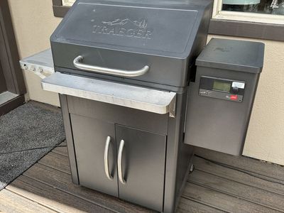 Traeger Pro 575 WiFIRE Pellet Grill + Storage Cabinet - Excellent Condition