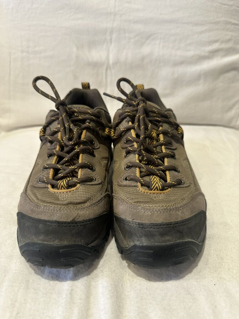 Columbia Men’s Size 8 Beige Hiking Shoes