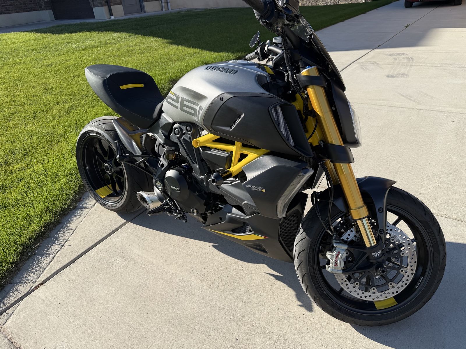 22 Ducati Diavel 1260s carbon like new