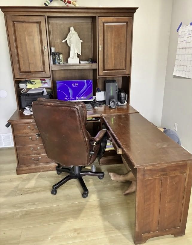 FREE DESK