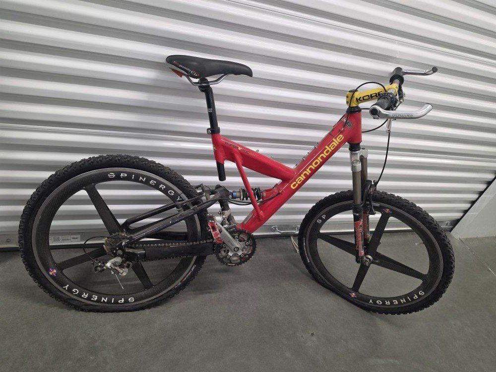 Vintage Cannondale Super V 700 Comp mountainbike