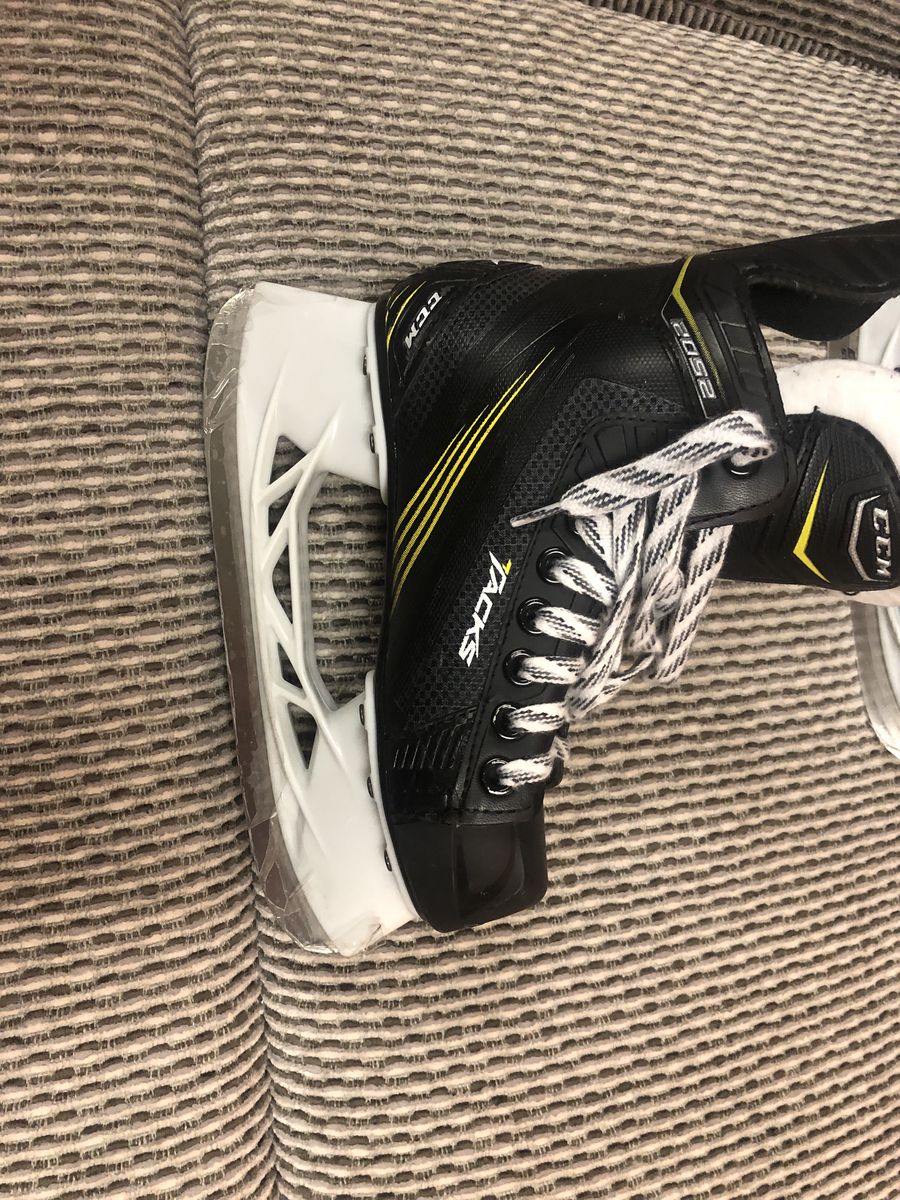 CCM TACKS 2052 Hockey Skates