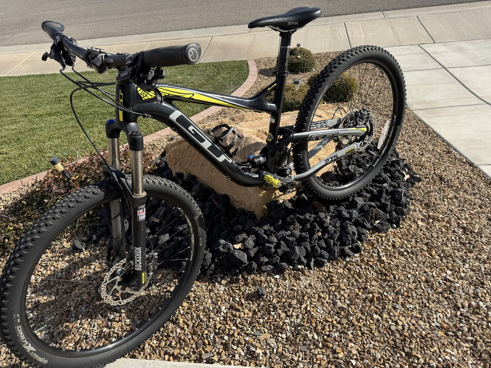 Barely used GT sensor elite mountain bike