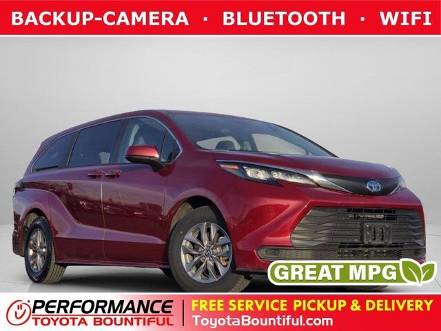 2024 TOYOTA SIENNA LE 8-Passenger