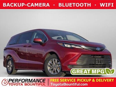 2024 TOYOTA SIENNA LE 8-Passenger