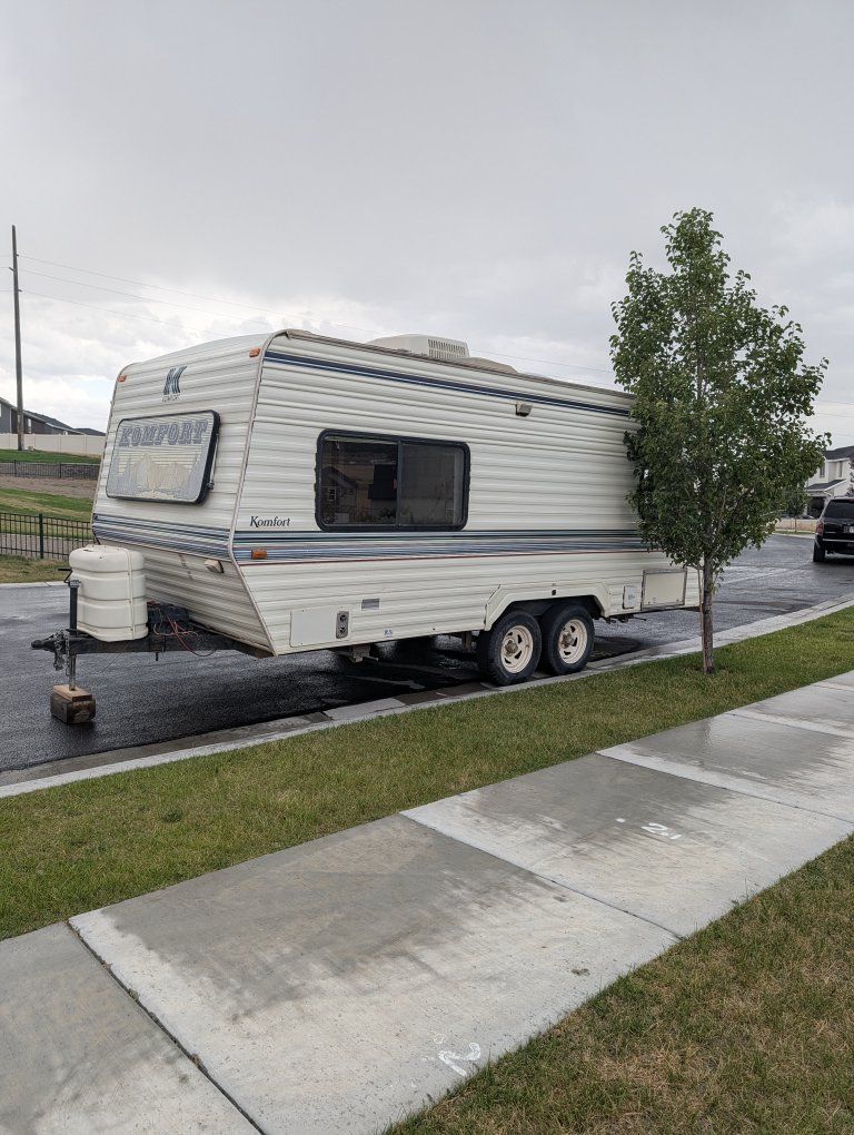Komfort Bumper Pull Travel Trailer Camper with Kitchen & Bathroom