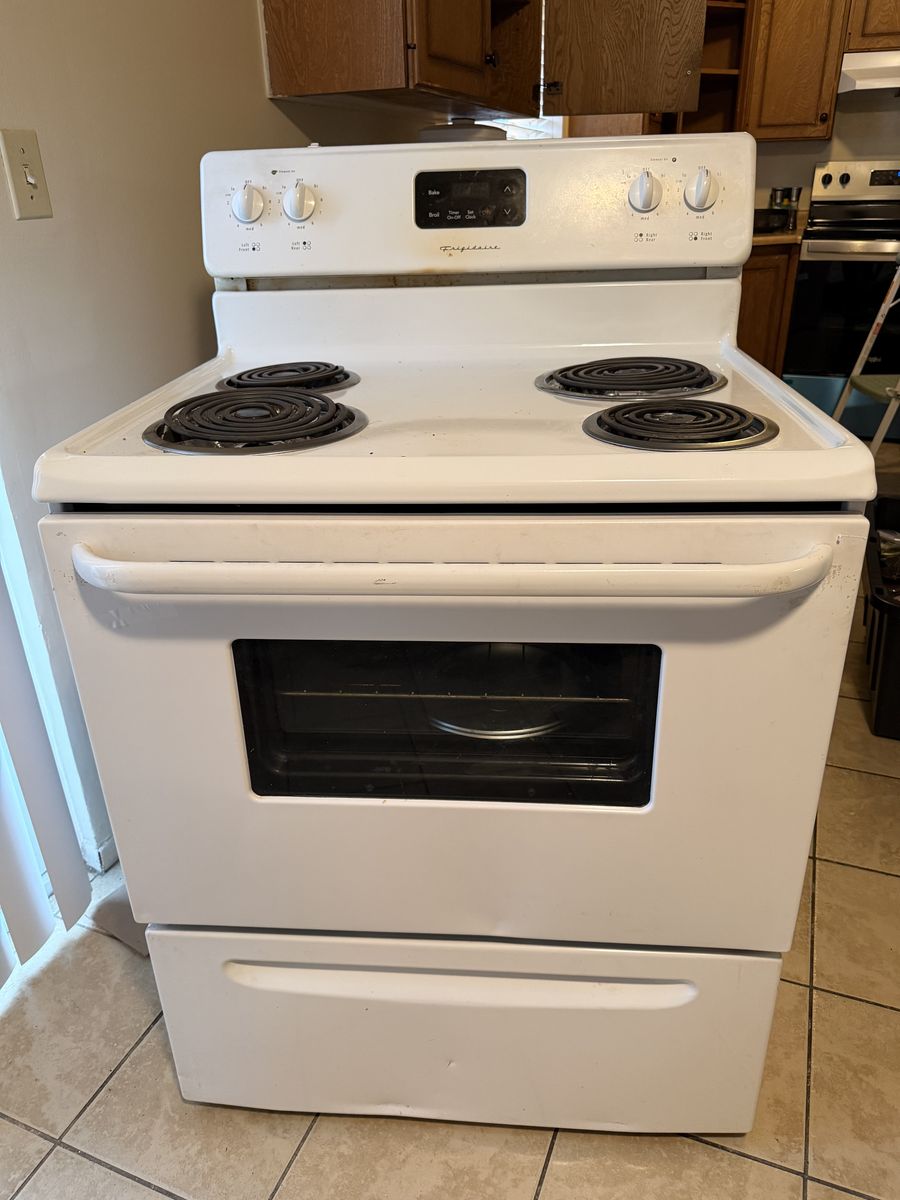 Frigidaire Electric Range white Stove Oven