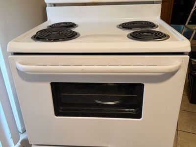 Frigidaire Electric Range white Stove Oven