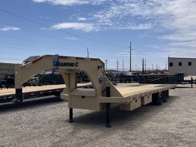 8.5x32 Diamond C FMAX-HDT 212 Pacesetter Pkg Pacesetter Pkg Gooseneck Hydraulic Dovetail Equipment Trailer - 25.9K GVWR -