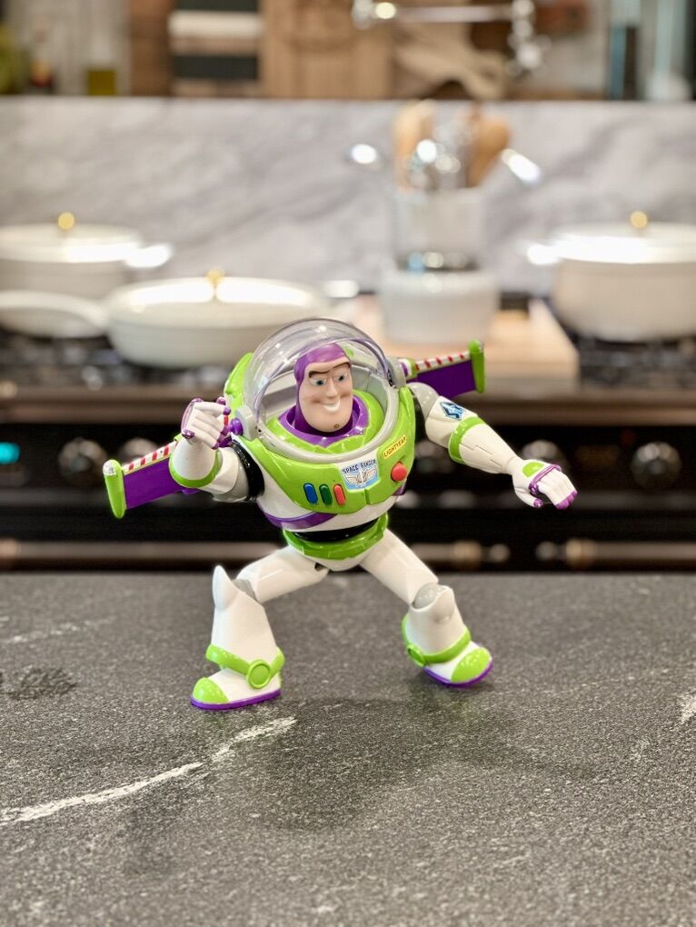 Toy Story: Authentic Talking Buzz Lightyear