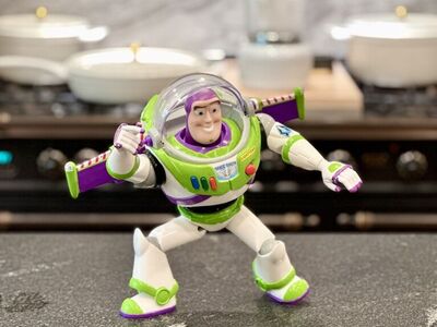 Toy Story: Authentic Talking Buzz Lightyear