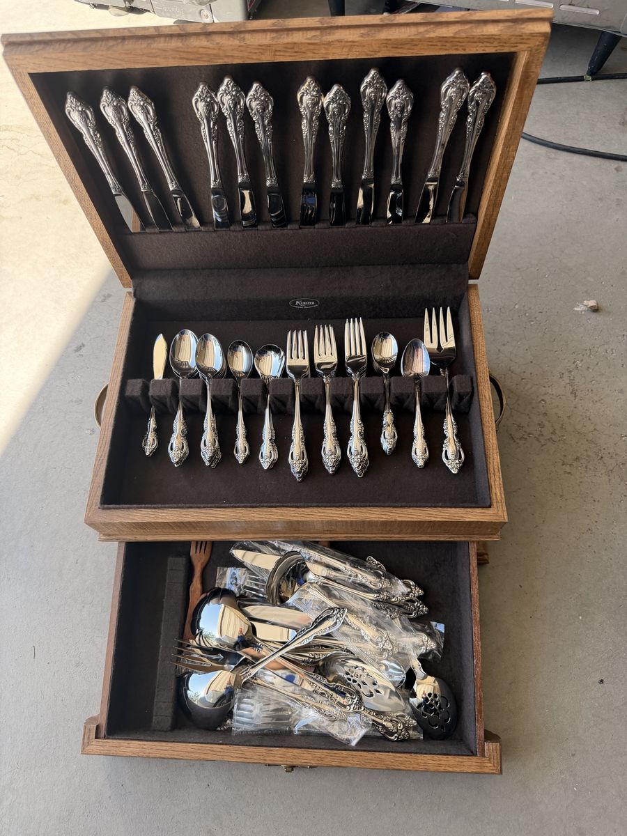 Oneida Brahms Community  real plated Flatware 100 Pc Set