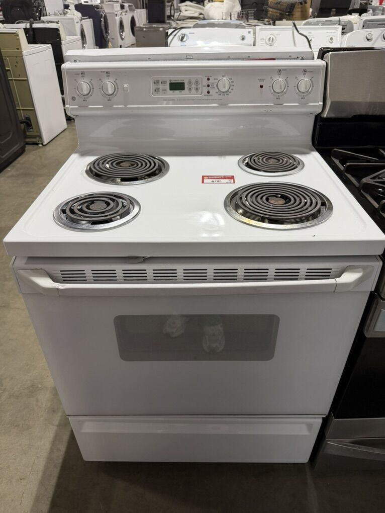 BIG SAVINGS NOW! BEAUTIFUL GE COIL TOP RANGE