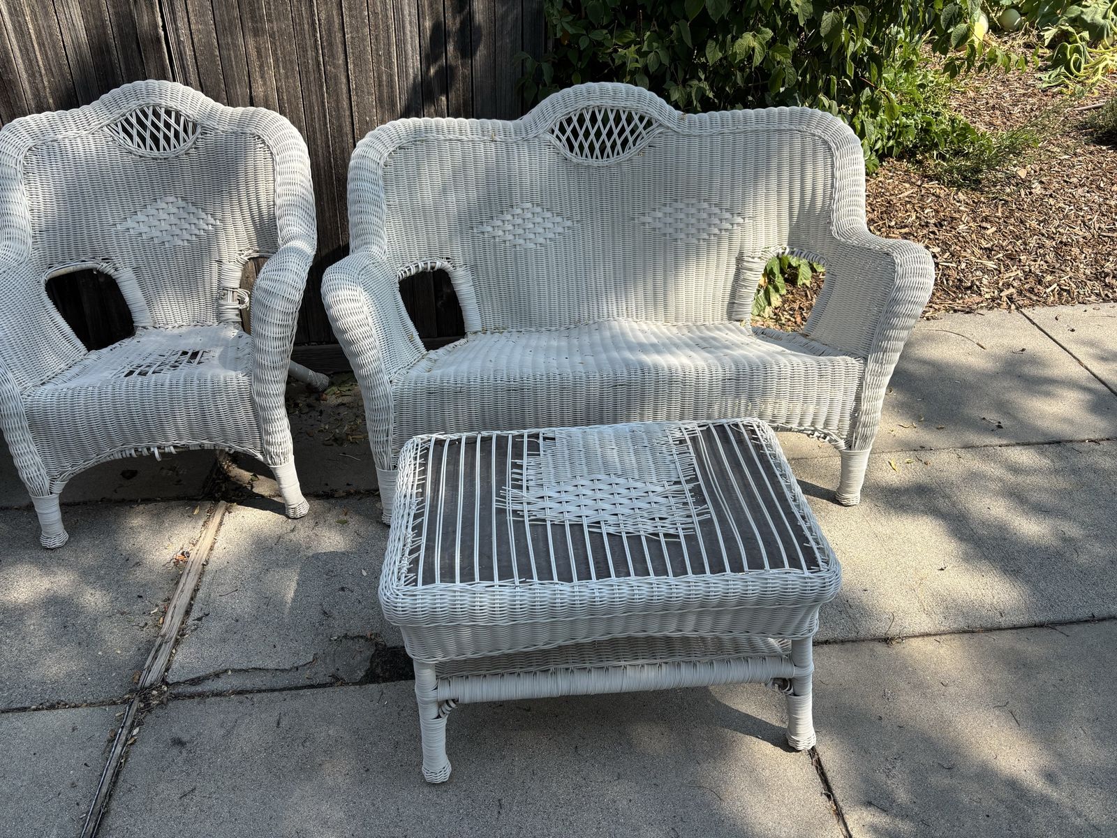 Wicker Furniture. 4 Pices