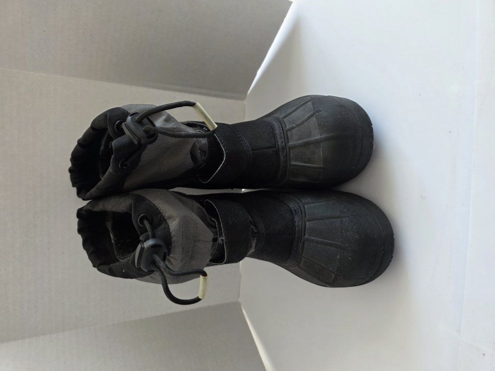 Size 12 Colombia Snow Boots