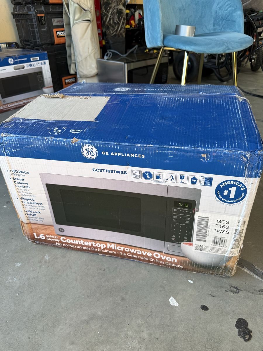 GE GCST161WSS 1.6 Cu. Ft. 1150W Countertop Microwave Oven - Stainless Steel
