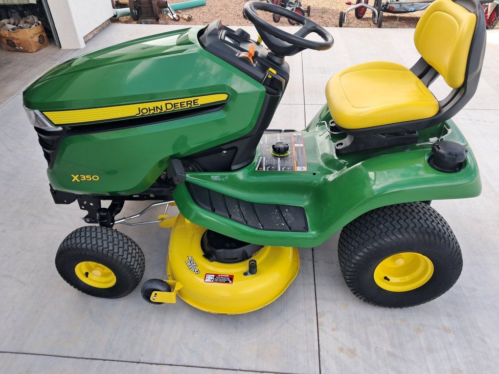 John Deere x350 Riding Mower 