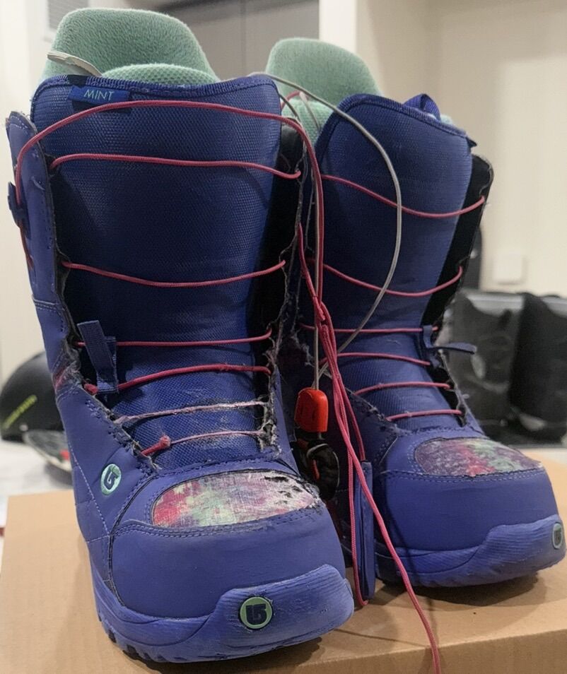 female snowboarding boots