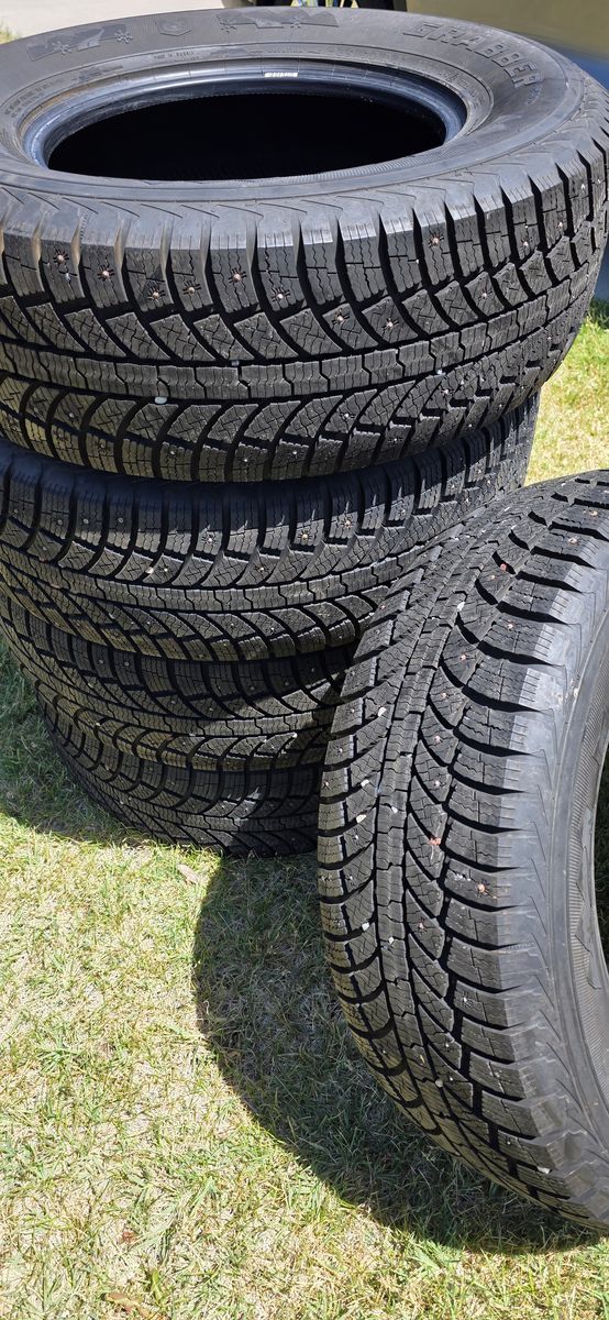 6 General Grabber Arctic winter tires | 265/70R17 | studded
