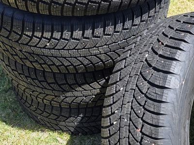 6 General Grabber Arctic winter tires | 265/70R17 | studded