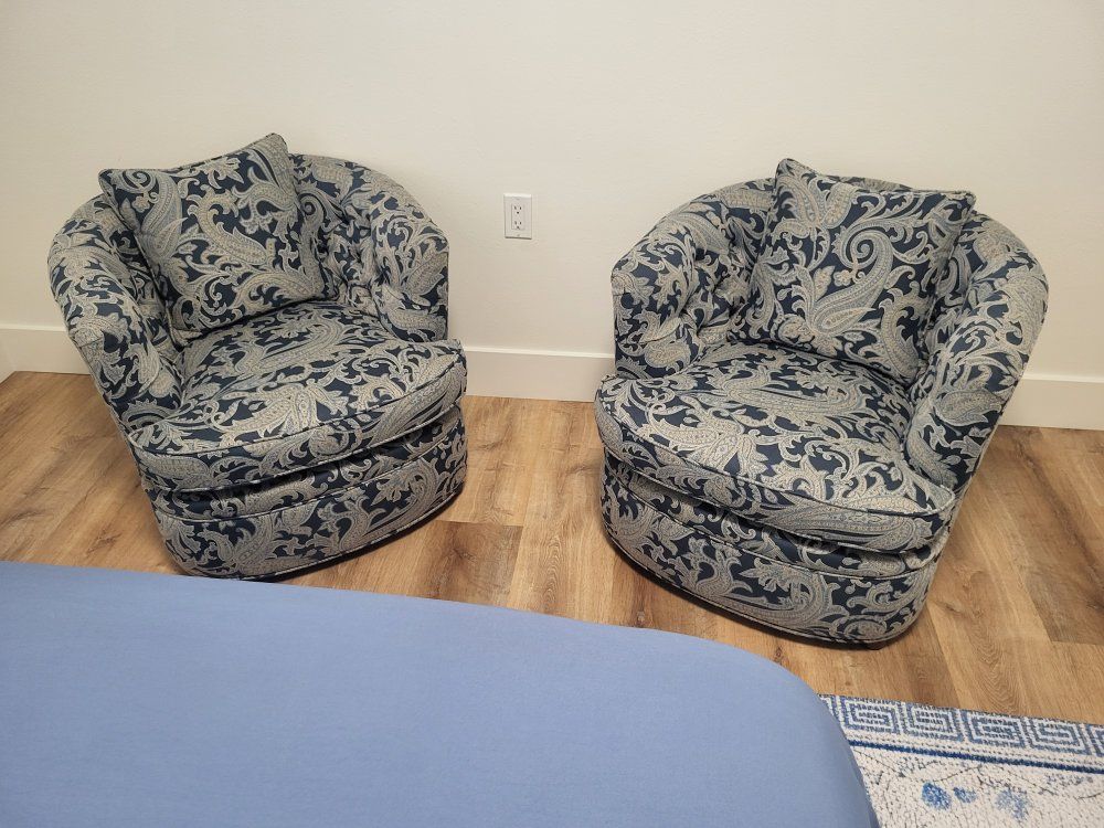 GORGEOUS NAVY BLUE ARMCHAIRS