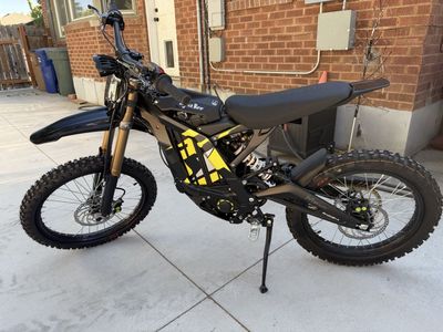 2025 Surron Light Bee X Electric Dirt Bike - 8000W Motor, 60V 40Ah Battery, 22 Miles!