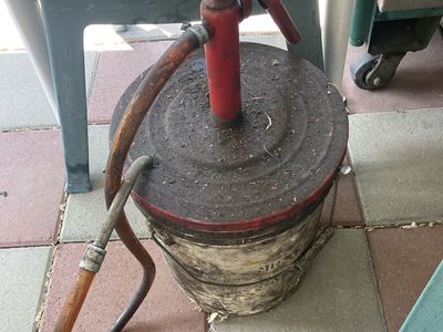 Bucket pump