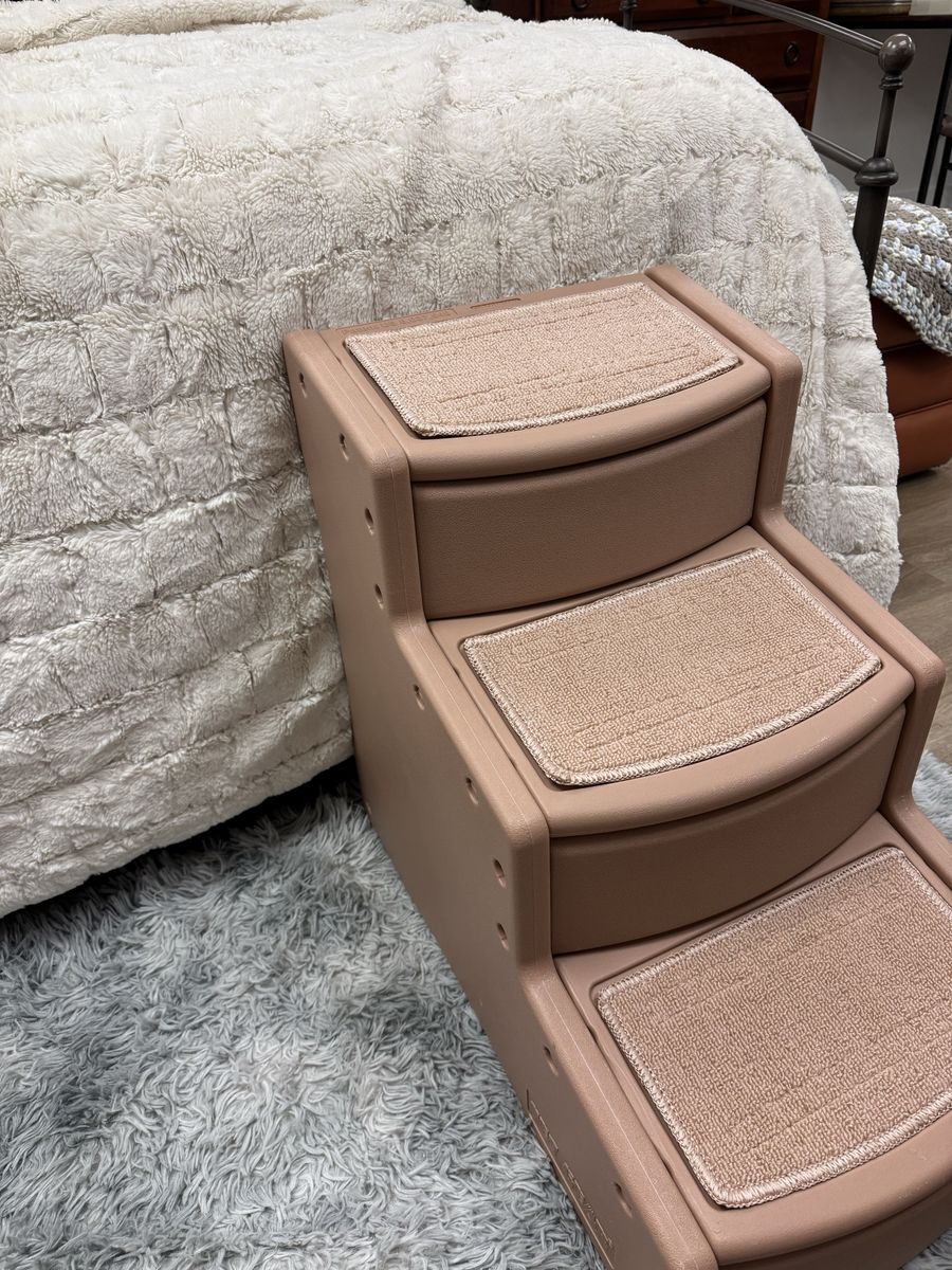 Pet Gear Easy Step III Pet Stairs for Bed and Couch - Brown 3-Step