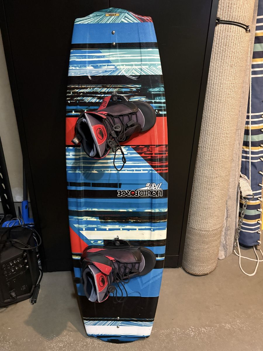 Liquid Force Trip 138 Wakeboard with Bindings