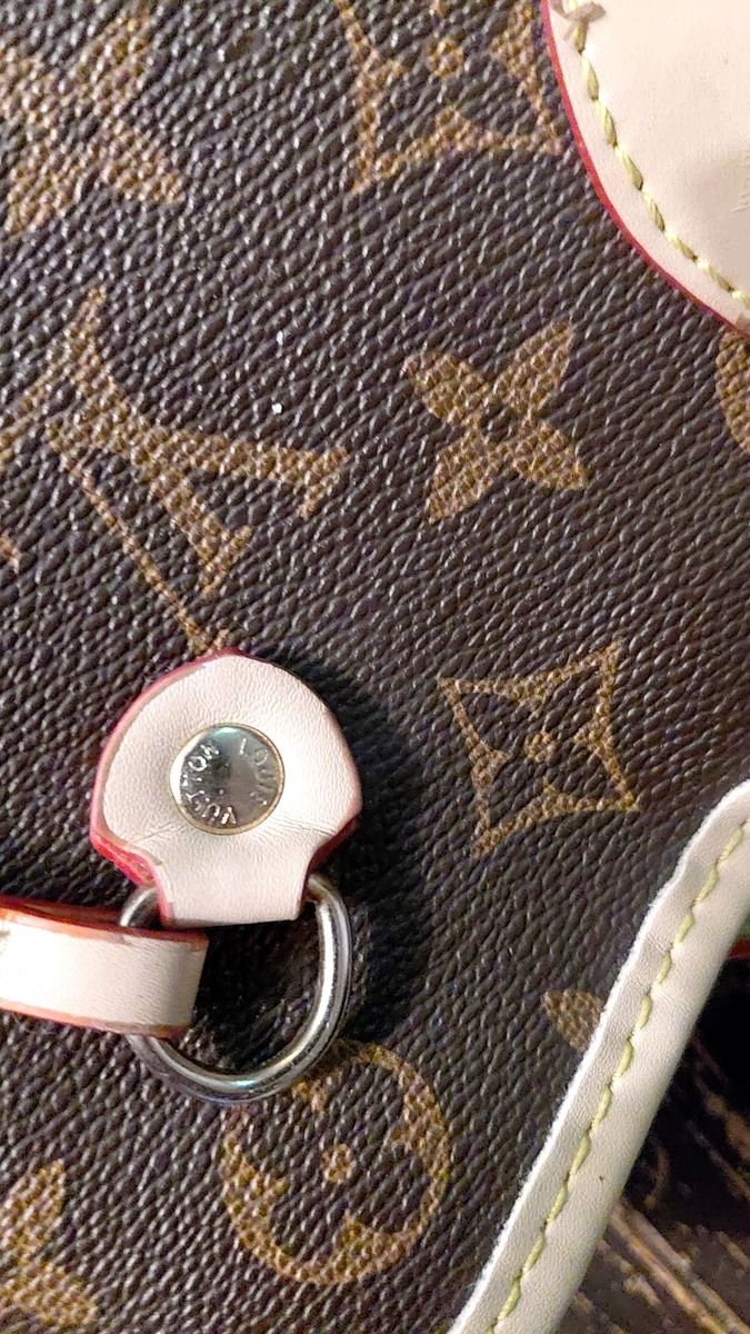 Lv monogram neverfull red inside