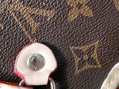 Lv monogram neverfull red inside