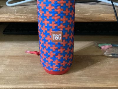 T&G Portable Bluetooth Speaker - Blue and Red Geometric Pattern Speaker