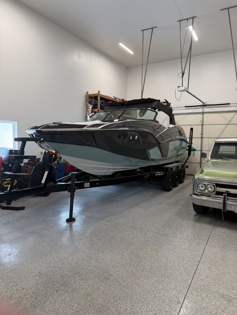 2024 25 Foot MB2 B52