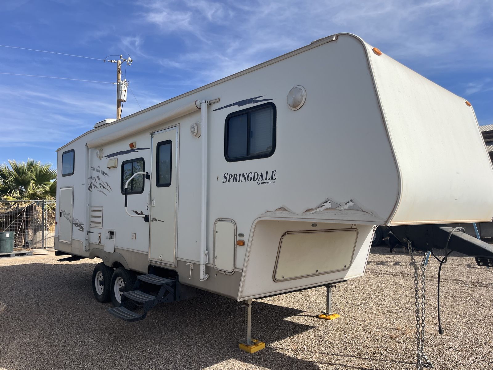 2010 Sprindale 5th wheel Camp Trailer