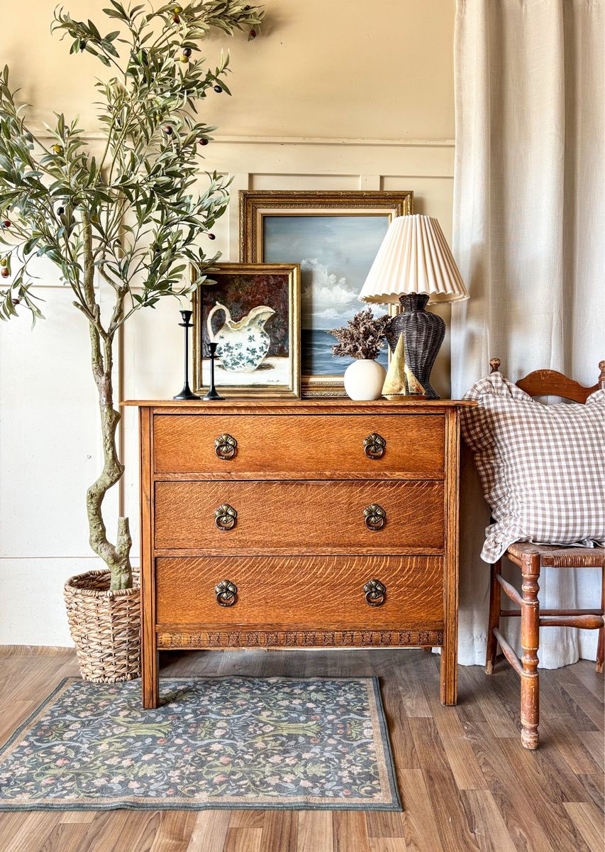 *FREE DELIVERY* Antique Tiger Oak Chest of Drawers/Dresser