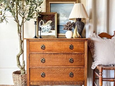 *FREE DELIVERY* Antique Tiger Oak Chest of Drawers/Dresser