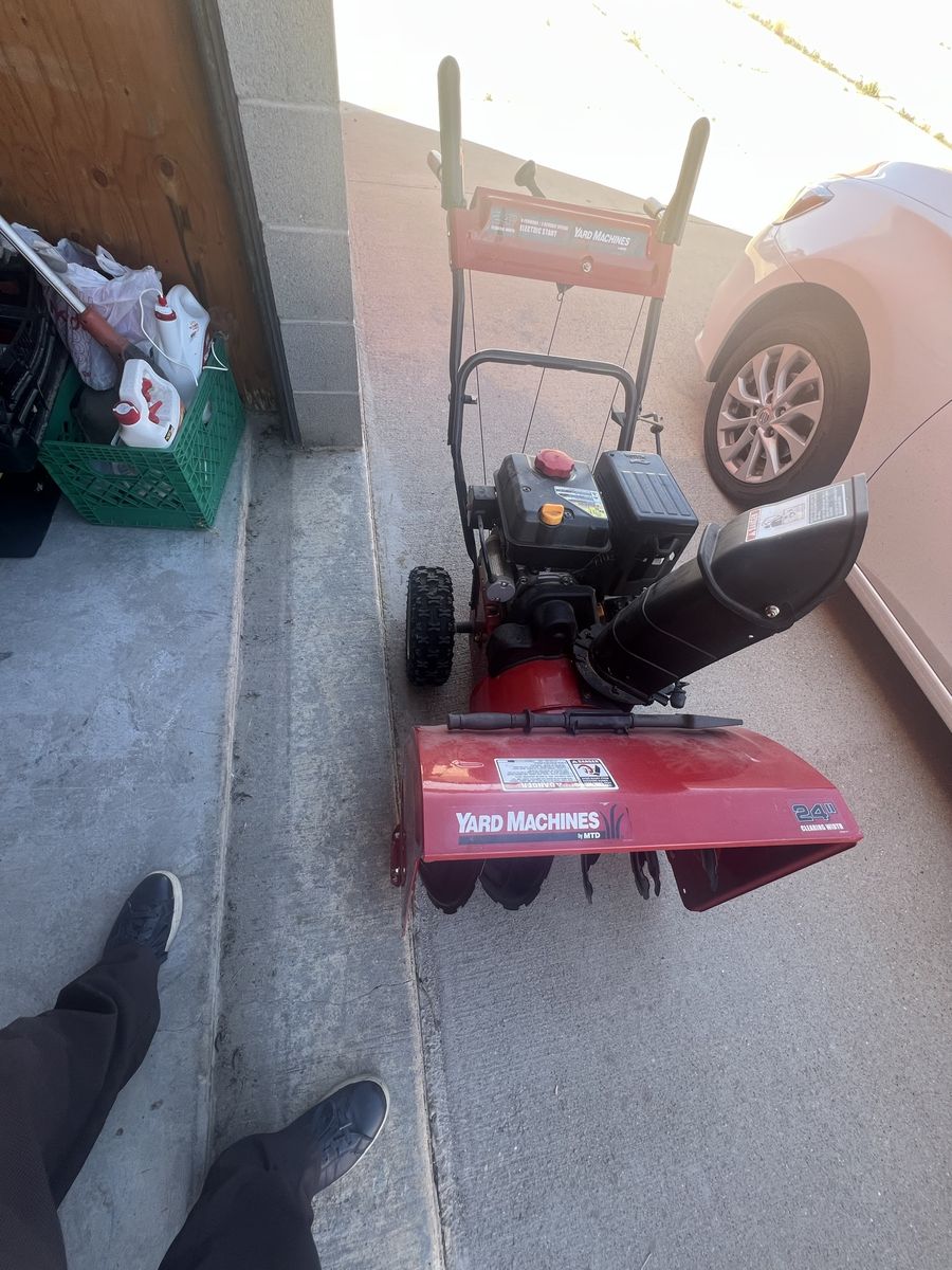 Snow blower excellent condition