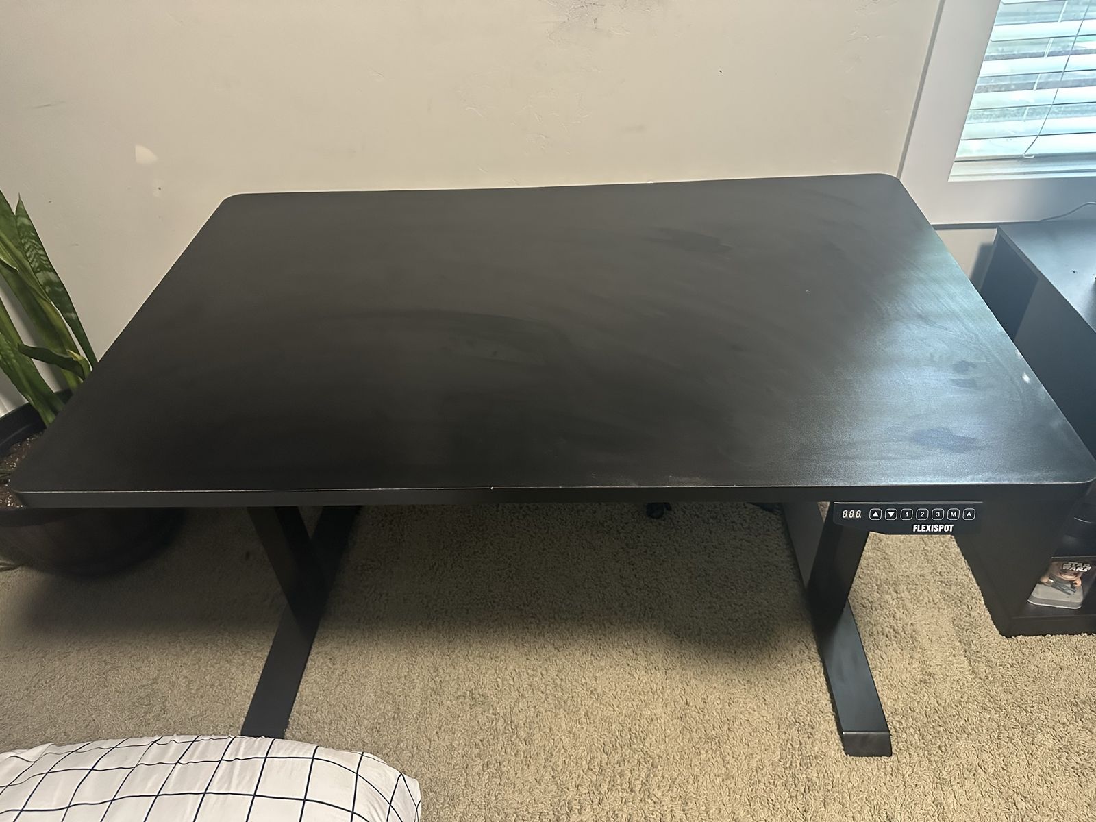 Black Flexispot Electronic Sitting Standing Desk