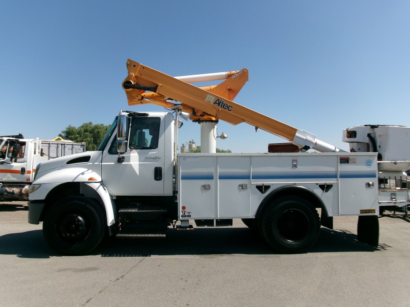 2012 IHC 4400 Bucket truck Altec TA 40 manlift