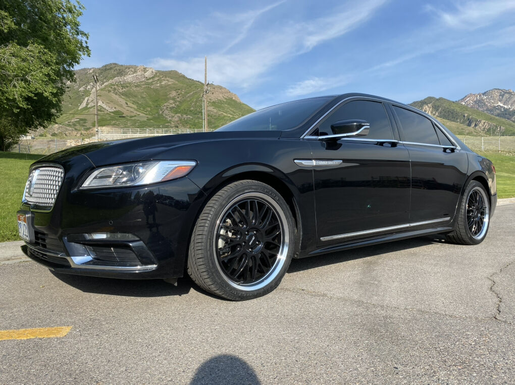 2017 Lincoln Continental Premiere