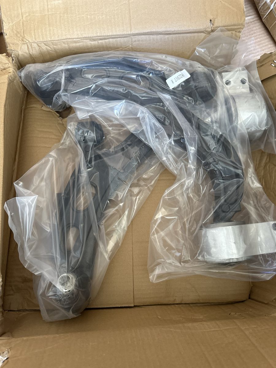 KT-K622916-17-2pc-New Suspension Control Arm d get R