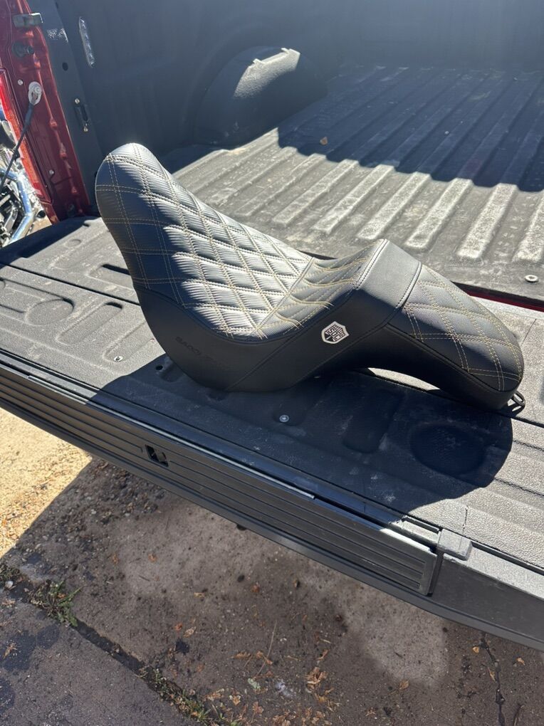 Sdc saddlemen seat off 2018-2025 FXLR/FLSB