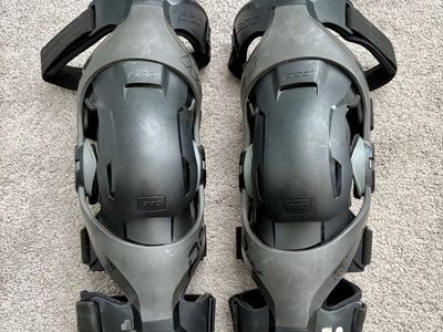POD MX K4 2.0 knee braces