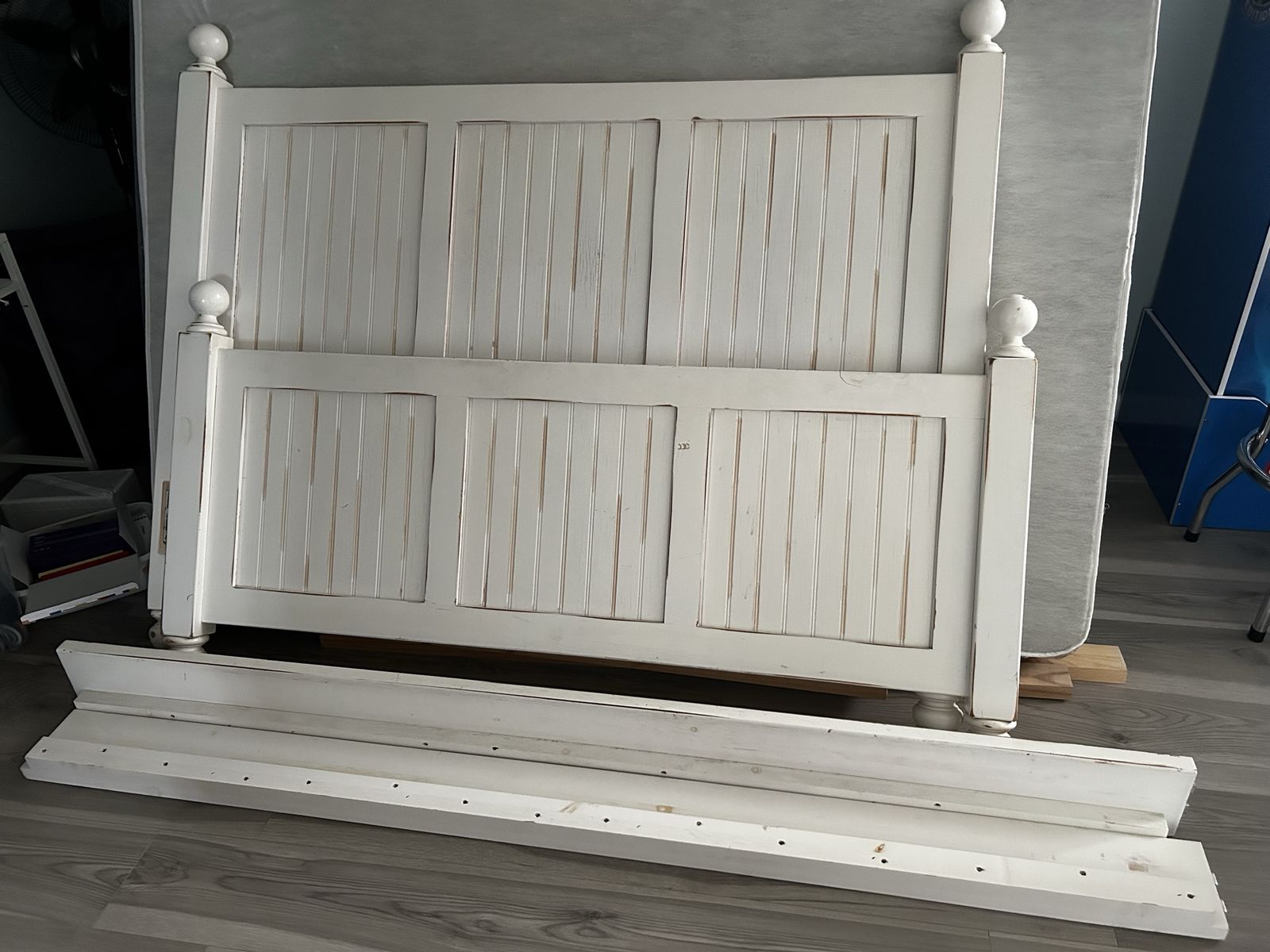 Queen headboard/footboard and rails