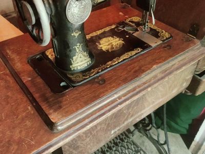 Antique Singer Sewing Machine with Cabinet - Vintage Hand Crank, Beautiful Gold Decals