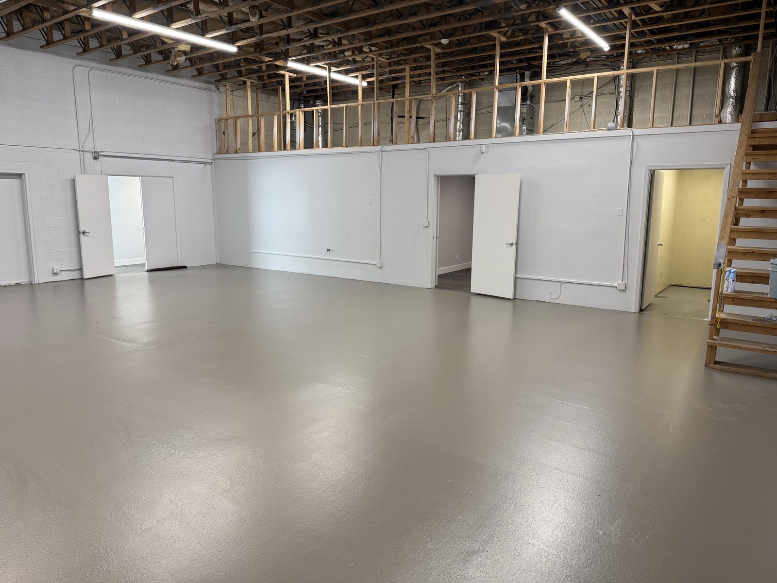 Main image 6